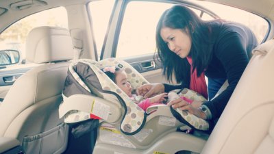 Cần làm gì để tránh bỏ quên trẻ trên ô tô? 3 Cần làm gì để tránh bỏ quên trẻ trên ô tô? a3