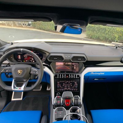 Nội thất Lamborghini Urus có màu sắc trái ngược bên ngoài Nội thất Lamborghini Urus
