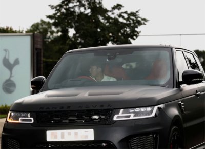 Son Heung-min cũng tậu Range Rover Evoque để di chuyển đến sân tập Son Heung-min cũng tậu Range Rover Evoque