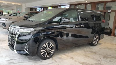 Toyota Alphard lội ngược dòng, bán kèm "lạc" 300 triệu vẫn không đủ xe giao khách a1