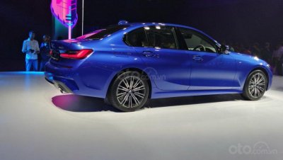 BMW 3-Series 2019 thế hệ mới đã tới Ấn Độ, giá chỉ 1,3 tỷ đồng - ảnh 2 Đuôi xe BMW 3-Series 2019