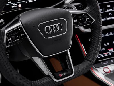RS6 Avant 2020 sử dụng vô lăng đáy phẳng tích hợp phím chức năng RS6 Avant 2020 sử dụng vô lăng đáy phẳng tích hợp phím chức năng