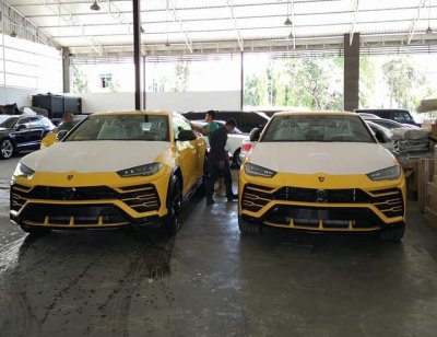 Bộ đôi Lamborghini Urus đồng màu cập bến Campuchia Bộ đôi Lamborghini Urus