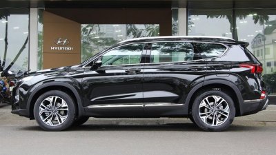 Giá xe Hyundai Santa Fe tại đại lý tháng 8 có gì hấp dẫn?.