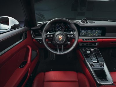 Carrera là phiên bản dành cho những người yêu thích và bắt đầu tiếp cận dòng xe huyền thoại Porsche 911 3 Carrera là phiên bản dành cho những người yêu thích và bắt đầu tiếp cận dòng xe huyền thoại Porsche 911 3.