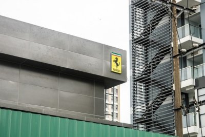 Showroom Ferrari chính hãng đầu tiên tại Việt Nam được đặt tại Quận 7, TP. Hồ Chí Minh và đang trong quá trình hoàn thiện. Showroom Ferrari chính hãng đầu tiên tại Việt Nam được đặt tại Quận 7, TP. Hồ Chí Minh và đang trong quá trình hoàn thiện.