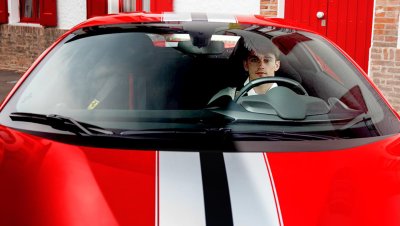 Charles Leclerc và Ferrari 488 Pista Spider Charles Leclerc và Ferrari 488 Pista Spider