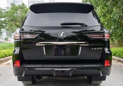 Lexus LX570 Inspiration sử dụng cụm đèn hậu dạng LED hình chữ L Lexus LX570 Inspiration sử dụng cụm đèn hậu dạng LED hình chữ L