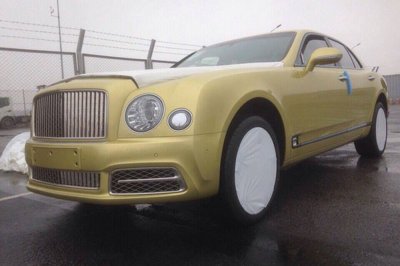 Bentley Mulsanne của ông Dũng Lò Vôi sở hữu lớp sơn vàng Bentley Mulsanne của ông Dũng Lò Vôi