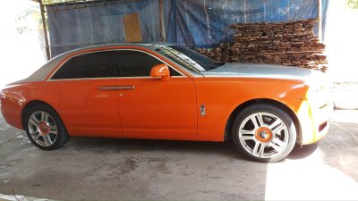Rolls-Royce Ghost Series II cũng sở hữu gam nóng với lớp sơn cam Rolls-Royce Ghost Series II cũng sở hữu gam nóng
