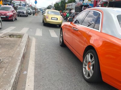Cùng xuất hiện tại Bình Dương, cặp siêu sang Bentley Mulsanne và Rolls-Royce Ghost của ông Dũng Lò Vôi gây chú ý Bentley Mulsanne và Rolls-Royce Ghost của ông Dũng Lò Vôi gây chú ý