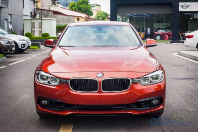 BMW 320i thế hệ cũ được giảm giá mạnh 1.