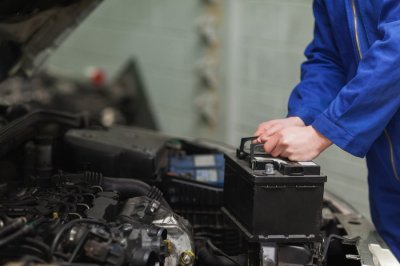 c-quy đảm nhiệm chức năng tải điện đến các bộ phận sử dụng điện của ô tô c-quy đảm nhiệm chức năng tải điện đến các bộ phận sử dụng điện của ô tô