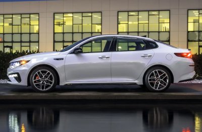 Top 10 xe sedan tiết kiệm nhiên liệu nhất khi chạy trên đường cao tốc - Kia Optima SX Turbo 2019 Top 10 xe sedan tiết kiệm nhiên liệu nhất khi chạy trên đường cao tốc - Kia Optima SX Turbo 2019.