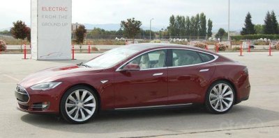 Tesla Model S 2012.