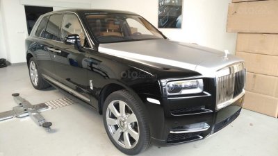 Giá xe Rolls-Royce Cullinan chính hãng rẻ hơn tư nhân tới 8 tỷ đồng Giá xe Rolls-Royce Cullinan chính hãng rẻ hơn tư nhân tới 8 tỷ đồng.