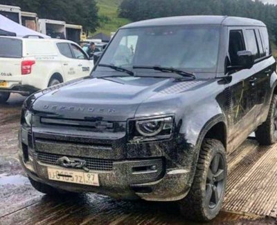 Land Rover Defender 2020 lộ diện hoàn toàn tại phim trường James Bond Land Rover Defender 2020 lộ diện hoàn toàn