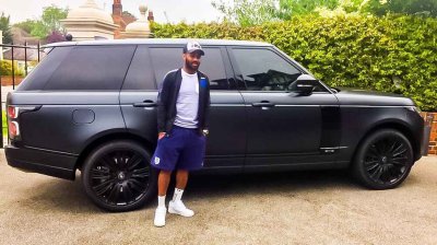 Range Rover Autobiography LWB cũng được Danny Rose chọn sử dụng Range Rover Autobiography LWB