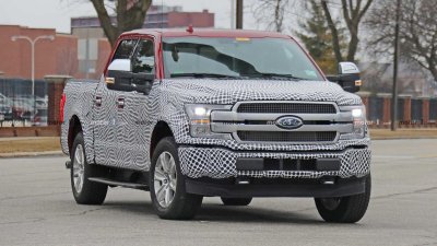 Nguyên mẫu bán tải điện Ford F-150 chạy thử tại Michigan Nguyên mẫu bán tải điện Ford F-150 chạy thử tại Michigan.