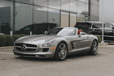 Mercedes-Benz SLS AMG Roadster là một trong những mẫu xe đắt nhất của hãng xe Đức Mercedes-Benz SLS AMG Roadster