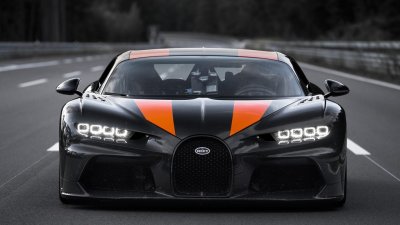 Andy Wallace là người cầm lái Bugatti Chiron và đạt kỷ lục Andy Wallace