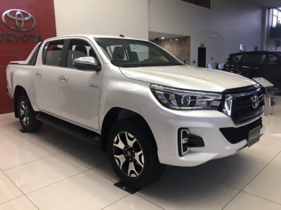Giá lăn bánh xe bán tải Toyota Hilux 2019  Cơ hội mua xe Toyota ưu đãi  khủng