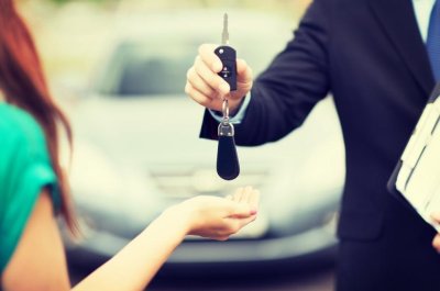 Trước khi quyết định mua xe, cần kiểm tra giấy tờ xe và hợp đồng phải rõ ràng Trước khi quyết định mua xe, cần kiểm tra giấy tờ xe và hợp đồng phải rõ ràng.