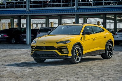 Chiếc Lamborghini Urus chính hãng thứ 3 về nước với ngoại thất vàng "chói lóa" 1 Chiếc Lamborghini Urus chính hãng thứ 3 về nước với ngoại thất vàng "chói lóa" a1
