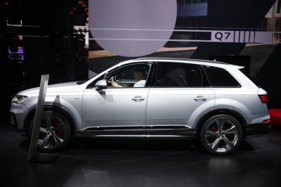 Audi Q7 2020 facelift trình làng tại triển lãm ô tô Frankfurt 18 Audi Q7 2020 facelift trình làng tại triển lãm ô tô Frankfurt a18