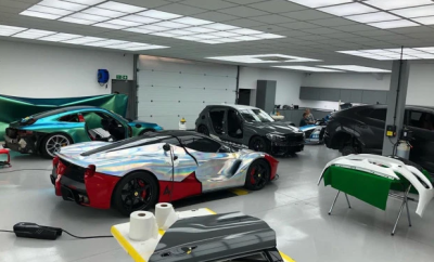 Tiền đạo Arsenal quyết định thay áo mới màu chrome sáng bóng cho Ferrari Tiền đạo Arsenal quyết định thay áo mới màu chrome sáng bóng cho Ferrari.