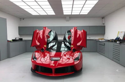 Chiếc Ferrari màu đỏ nguyên bản của Pierre-Emerick Aubameyang Chiếc Ferrari màu đỏ nguyên bản của Pierre-Emerick Aubameyang.