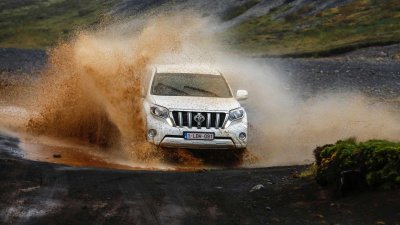 Toyota Land Cruiser cán mốc 10 triệu xe bán ra sau 68 năm Toyota Land Cruiser cán mốc 10 triệu xe bán ra sau 68 năm.