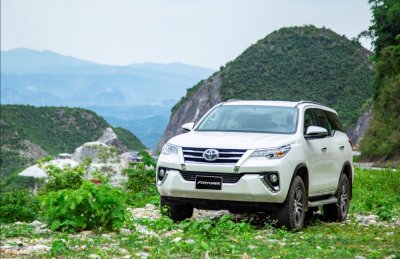 Toyota Fortuner mang dáng vẻ hầm hố đúng chất của một chiếc SUV việt dã Toyota Fortuner mang dáng vẻ hầm hố đúng chất của một chiếc SUV việt dã.