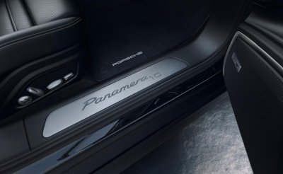 Logo Panamera 10 bằng hợp kim màu White Gold Logo Panamera 10 bằng hợp kim màu White Gold.