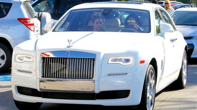 Chiếc Rolls Royce Ghost màu trắng sang trọng của Kylie Jenner,