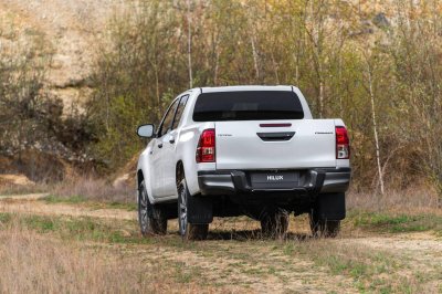 Toyota Hilux 2019 tại Anh sở hữu loạt trang bị khủng, giá chỉ từ 580 triệu đồng a2