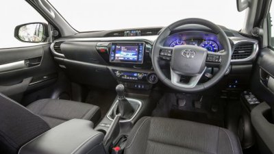 Toyota Hilux 2019 tại Anh sở hữu loạt trang bị khủng, giá chỉ từ 580 triệu đồng a3