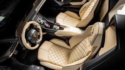 Lamborghini Veneno Roadster bán lại với giá 8,3 triệu USD, đắt nhất từ trước tới nay 4 Lamborghini Veneno Roadster bán lại với giá 8,3 triệu USD, đắt nhất từ trước tới nay a4