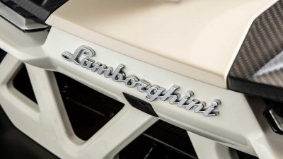 Lamborghini Veneno Roadster bán lại với giá 8,3 triệu USD, đắt nhất từ trước tới nay 11 Lamborghini Veneno Roadster bán lại với giá 8,3 triệu USD, đắt nhất từ trước tới nay a11
