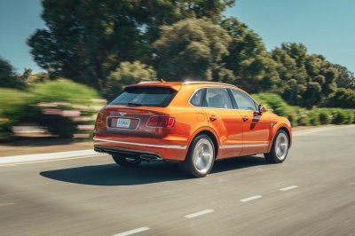 Bentley Bentayga Hybrid có khả năng tăng tốc từ 0-100 km/h chỉ trong 5,2 giây với tốc độ tối đa 254 km/h Bentley Bentayga Hybrid có khả năng tăng tốc từ 0-100 km/h chỉ trong 5,2 giây với tốc độ tối đa 254 km/h.