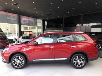 Giảm giá niêm yết gần 52 triệu đồng, Mitsubishi Outlander tham vọng đấu Honda CR-V 3 Giảm giá niêm yết gần 52 triệu đồng, Mitsubishi Outlander tham vọng đấu Honda CR-V a3