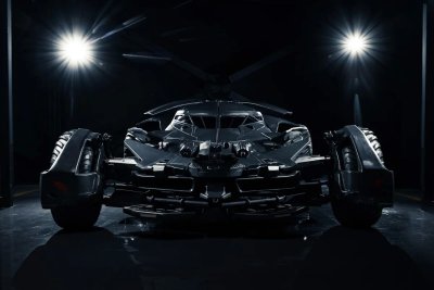 Batmobile sở hữu động cơ xăng có dung tích 5 lít, sản sinh công suất 502 mã lực Batmobile sở hữu động cơ xăng có dung tích 5 lít, sản sinh công suất 502 mã lực.