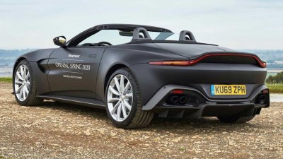 Aston Martin Vantage Roadster 2021 sử dụng mui vải mềm thay vì mui cố định.