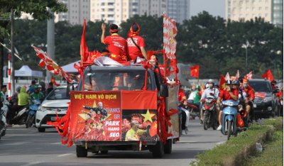 Cổ động viên theo dõi lộ trình thay thế để di chuyển hợp lý trong thời gian diễn ra trận đấu Cổ động viên theo dõi lộ trình thay thế