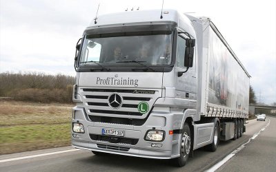 HỆ THỐNG CẢNH BÁO CHỆCH LÀN ĐƯỜNG: Mercedes-Benz Actros (2000).