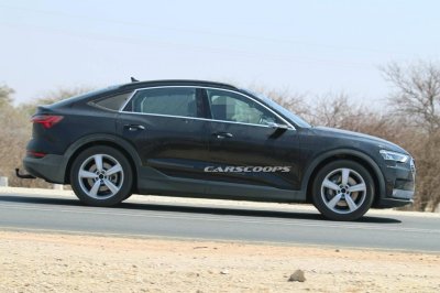 Audi e-tron Sportback 2020 sở hữu lớp vỏ màu xám xung quanh toàn bộ phần bên dưới Audi e-tron Sportback 2020 sở hữu lớp vỏ màu xám xung quanh toàn bộ phần bên dưới.