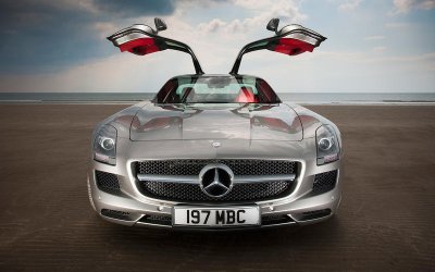 Mercedes-Benz SLS (2010).