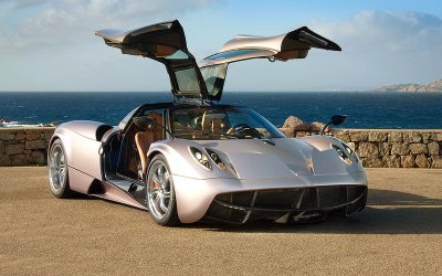 Pagani Huayra (2012).