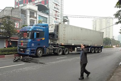 Lái xe đâm chết người phạt bao nhiêu năm tù? Lái xe đâm chết người phạt bao nhiêu năm tù?.