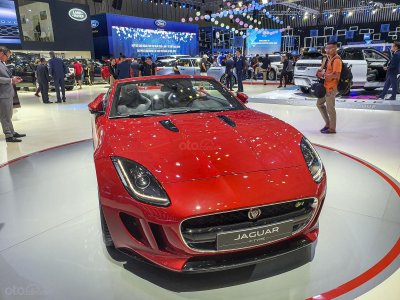 [VMS 2019] Jaguar F-Type R Convertible giá hơn 13 tỷ đồng xuất hiện nổi bật tại gian hàng "báo gấm".